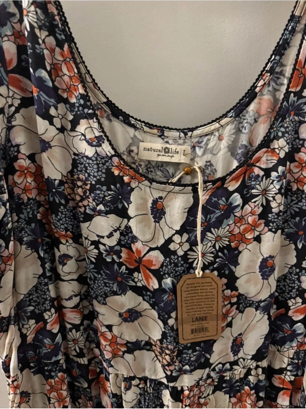 NWT NATURAL LIFE Lucia Navy Floral Scoop-Neck Maxi with Coral Accents - Picture 4 of 5